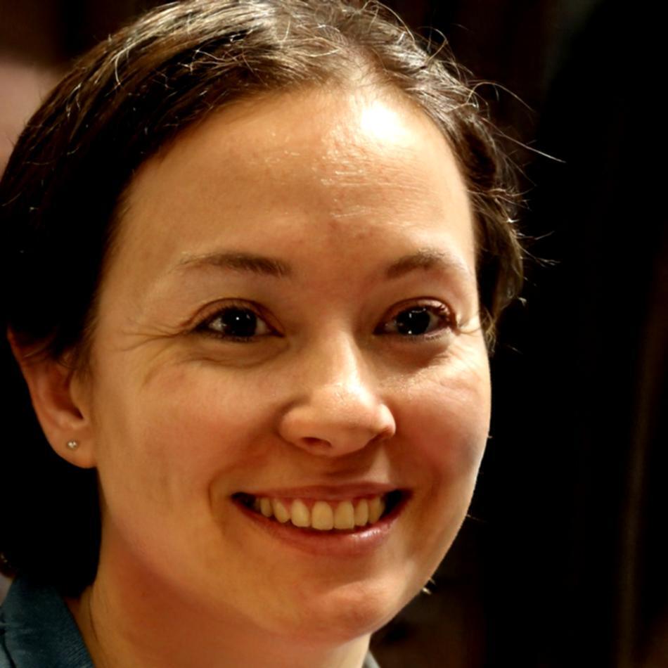 Min-jung Park, Financial Controller